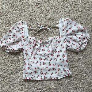 Cherry Abercrombie crop top♥️🤍